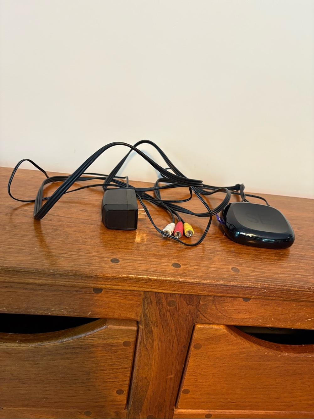 Roku SE (3rd Generation) Media Streamer 2710SE - Black
Works